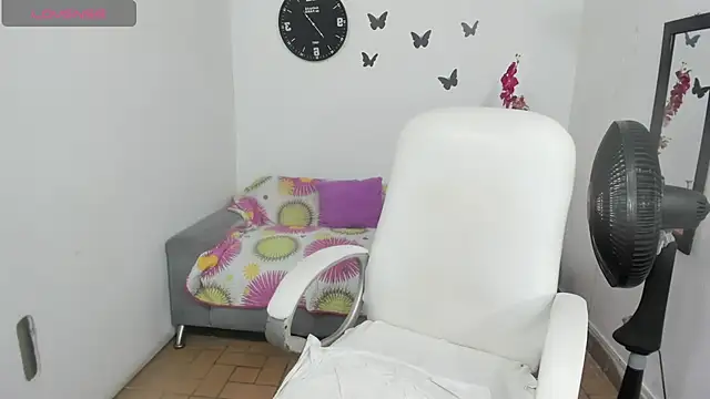 Snapshot of stepmother_105 chatting on June 2, 6:19 pm stepmother 105 online show from June 2, 6:19 pm