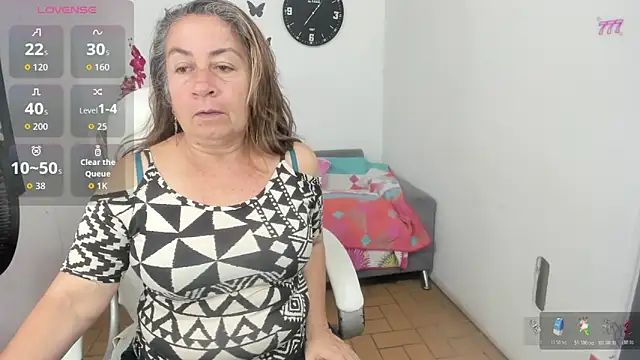 Snapshot of stepmother_105 chatting on May 26, 6:06 pm stepmother 105 online show from May 26, 6:06 pm