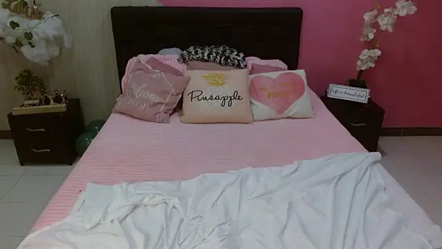 Snapshot of roxy_cooper chatting on March 19, 3:29 pm roxy cooper online show from March 19, 3:29 pm