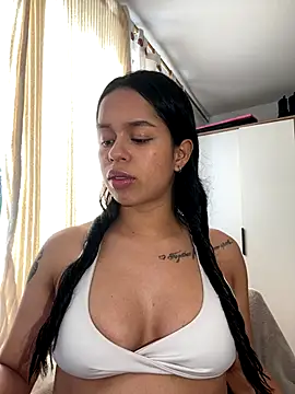 xlovelygirlx online show from September 29, 7:41 pm