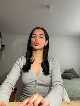 xlovelygirlx online show from January 4, 9:09 pm