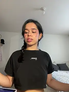 xlovelygirlx online show from January 13, 10:24 pm