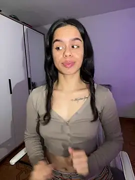 xlovelygirlx online show from February 15, 11:58 pm