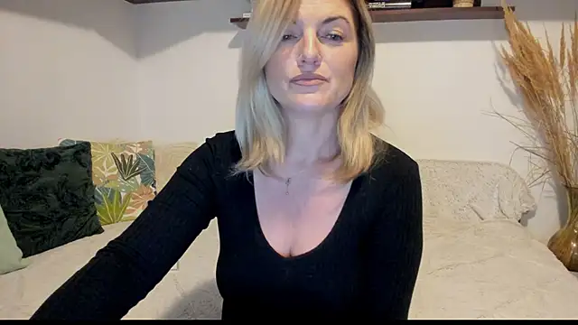 Jadore able online show from November 8, 2:37 am