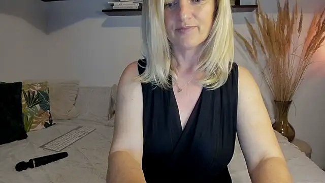 Jadore able online show from May 26, 2:31 am