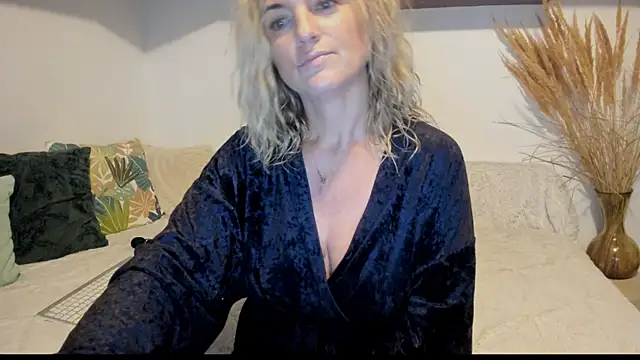 Jadore able online show from October 28, 2:34 am