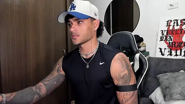 Snapshot of Alessandro_Vanni chatting on September 12, 1:28 am Alessandro Vanni online show from September 12, 1:28 am