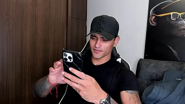 Snapshot of Alessandro_Vanni chatting on March 19, 7:40 am Alessandro Vanni online show from March 19, 7:40 am