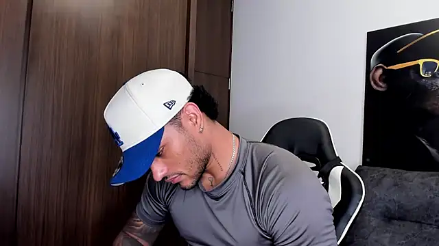 Snapshot of Alessandro_Vanni chatting on March 12, 3:13 am Alessandro Vanni online show from March 12, 3:13 am