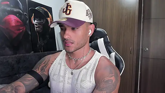 Snapshot of Alessandro_Vanni chatting on November 14, 1:53 am Alessandro Vanni online show from November 14, 1:53 am