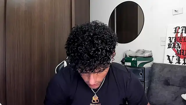 Snapshot of Alessandro_Vanni chatting on September 23, 1:56 am Alessandro Vanni online show from September 23, 1:56 am