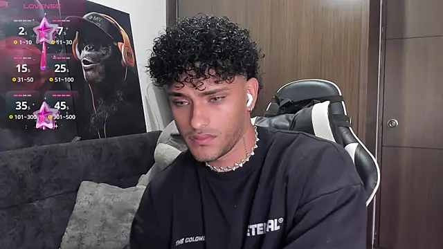 Snapshot of Alessandro_Vanni chatting on November 12, 2:15 am Alessandro Vanni online show from November 12, 2:15 am