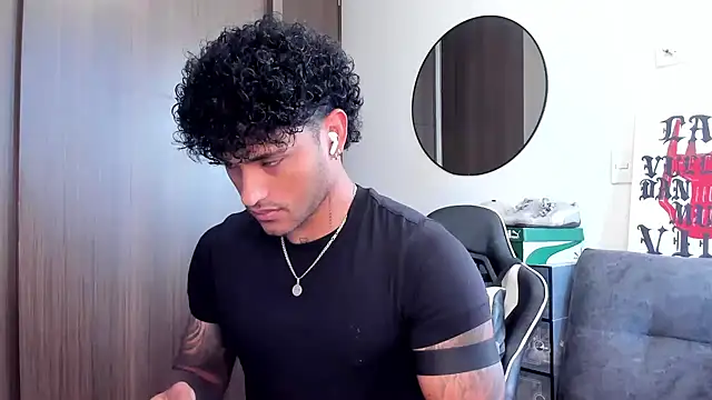 Snapshot of Alessandro_Vanni chatting on September 24, 11:50 am Alessandro Vanni online show from September 24, 11:50 am