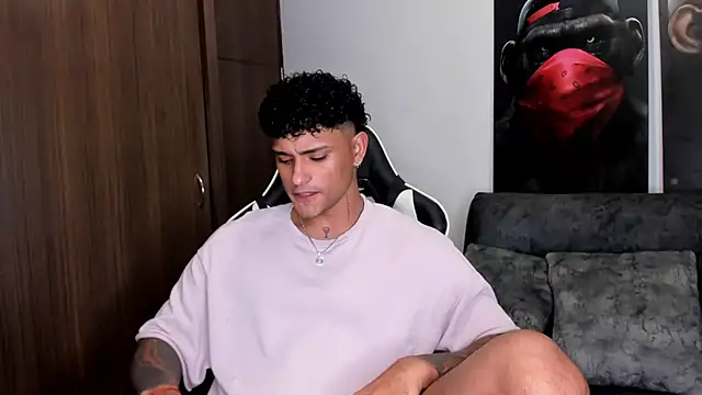 Snapshot of Alessandro_Vanni chatting on March 20, 2:19 am Alessandro Vanni online show from March 20, 2:19 am