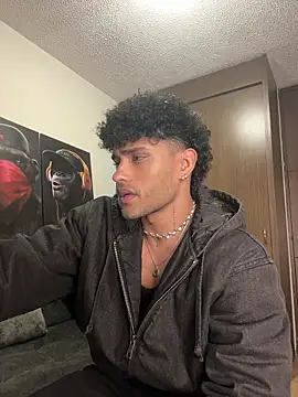 Snapshot of Alessandro_Vanni chatting on November 19, 2:11 am Alessandro Vanni online show from November 19, 2:11 am