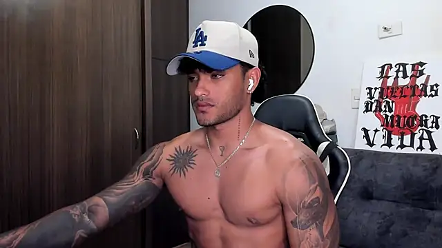 Snapshot of Alessandro_Vanni chatting on September 25, 1:11 am Alessandro Vanni online show from September 25, 1:11 am