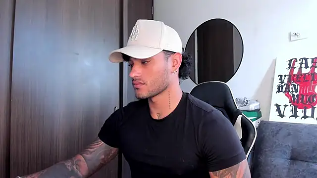 Snapshot of Alessandro_Vanni chatting on September 26, 12:01 pm Alessandro Vanni online show from September 26, 12:01 pm