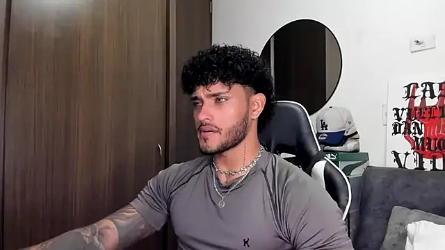 Snapshot of Alessandro_Vanni chatting on September 9, 3:05 am Alessandro Vanni online show from September 9, 3:05 am