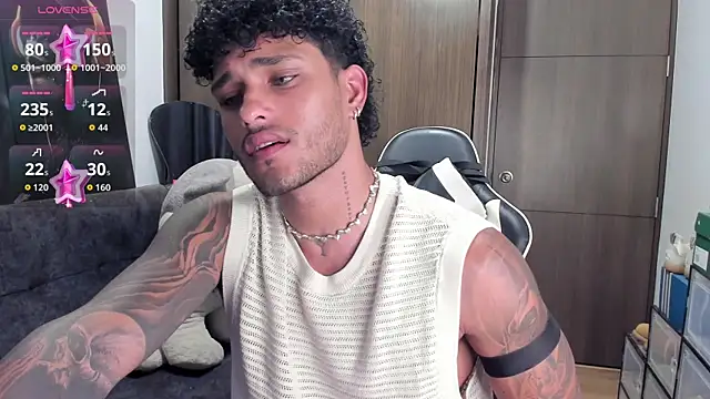 Snapshot of Alessandro_Vanni chatting on November 8, 2:37 am Alessandro Vanni online show from November 8, 2:37 am