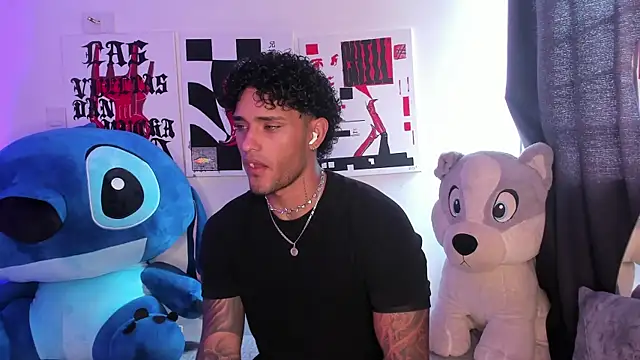 Snapshot of Alessandro_Vanni chatting on May 19, 1:40 pm Alessandro Vanni online show from May 19, 1:40 pm
