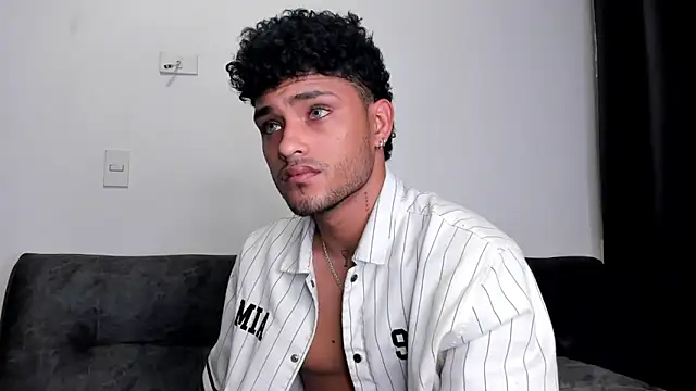 Snapshot of Alessandro_Vanni chatting on March 6, 1:58 am Alessandro Vanni online show from March 6, 1:58 am