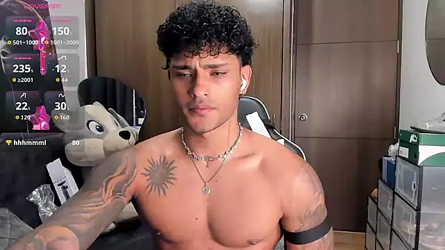 Snapshot of Alessandro_Vanni chatting on October 27, 1:17 am Alessandro Vanni online show from October 27, 1:17 am