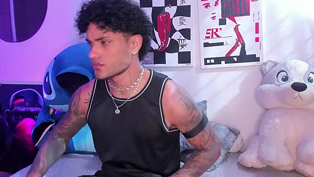 Snapshot of Alessandro_Vanni chatting on May 9, 1:36 pm Alessandro Vanni online show from May 9, 1:36 pm