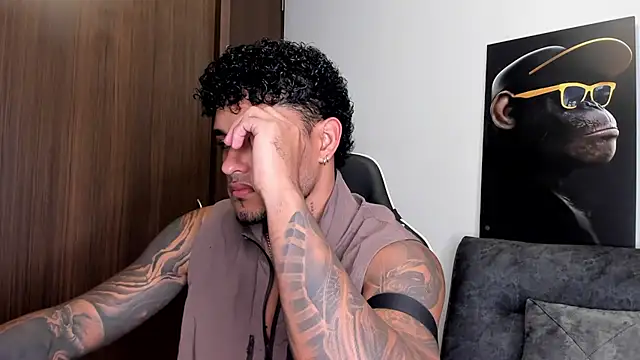 Snapshot of Alessandro_Vanni chatting on March 14, 3:59 am Alessandro Vanni online show from March 14, 3:59 am