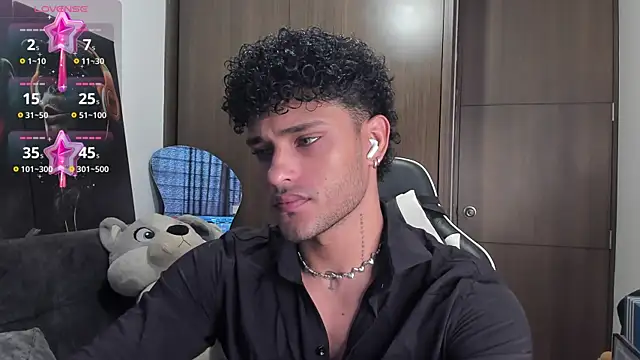 Snapshot of Alessandro_Vanni chatting on October 31, 3:30 pm Alessandro Vanni online show from October 31, 3:30 pm