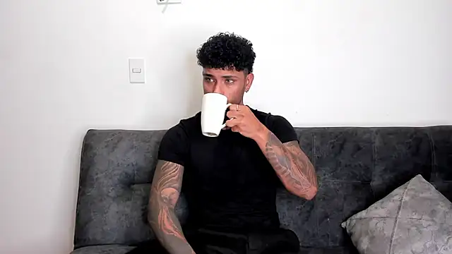 Snapshot of Alessandro_Vanni chatting on March 3, 11:56 pm Alessandro Vanni online show from March 3, 11:56 pm