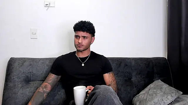 Snapshot of Alessandro_Vanni chatting on March 5, 2:57 am Alessandro Vanni online show from March 5, 2:57 am