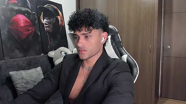 Snapshot of Alessandro_Vanni chatting on November 18, 1:10 am Alessandro Vanni online show from November 18, 1:10 am