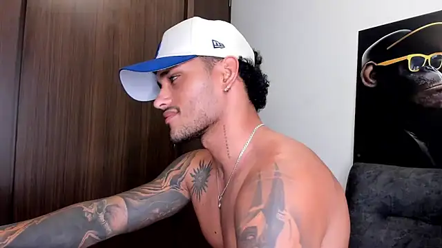 Snapshot of Alessandro_Vanni chatting on March 11, 5:35 am Alessandro Vanni online show from March 11, 5:35 am