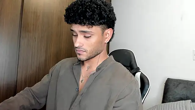 Snapshot of Alessandro_Vanni chatting on March 9, 2:39 am Alessandro Vanni online show from March 9, 2:39 am