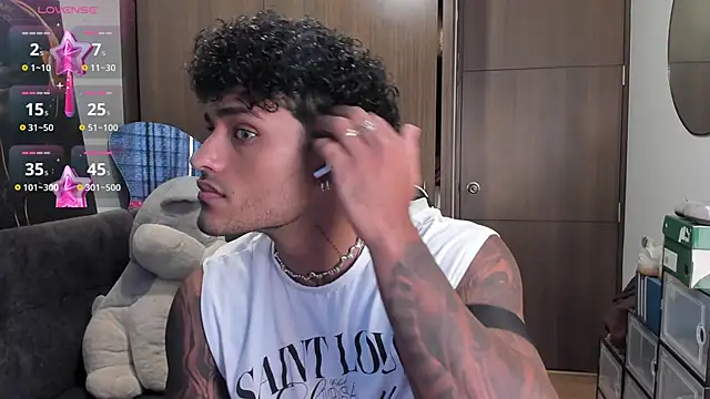 Snapshot of Alessandro_Vanni chatting on November 10, 1:38 pm Alessandro Vanni online show from November 10, 1:38 pm