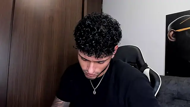 Snapshot of Alessandro_Vanni chatting on March 18, 1:35 am Alessandro Vanni online show from March 18, 1:35 am