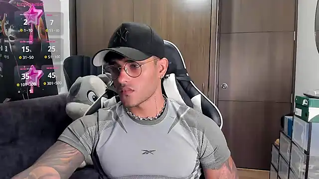 Snapshot of Alessandro_Vanni chatting on October 28, 2:12 am Alessandro Vanni online show from October 28, 2:12 am