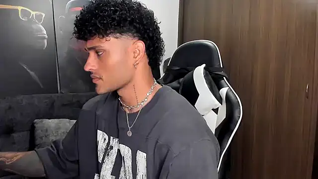 Snapshot of Alessandro_Vanni chatting on October 19, 2:14 am Alessandro Vanni online show from October 19, 2:14 am