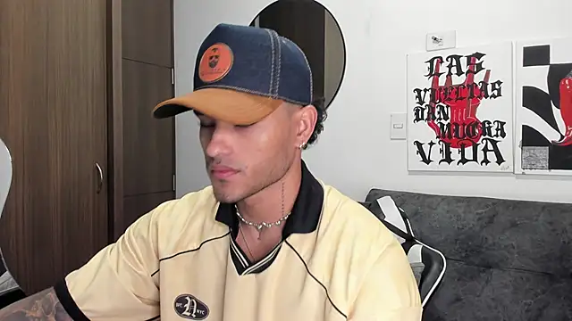 Snapshot of Alessandro_Vanni chatting on December 14, 2:29 am Alessandro Vanni online show from December 14, 2:29 am