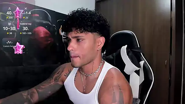 Snapshot of Alessandro_Vanni chatting on October 22, 1:16 am Alessandro Vanni online show from October 22, 1:16 am