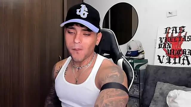 Snapshot of Alessandro_Vanni chatting on September 10, 2:21 am Alessandro Vanni online show from September 10, 2:21 am