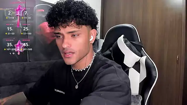 Snapshot of Alessandro_Vanni chatting on October 21, 2:11 am Alessandro Vanni online show from October 21, 2:11 am