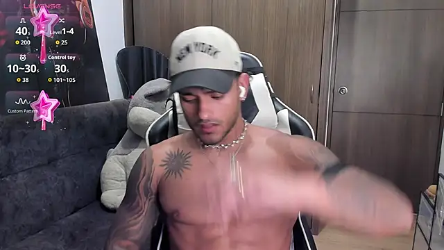 Snapshot of Alessandro_Vanni chatting on November 9, 1:31 am Alessandro Vanni online show from November 9, 1:31 am