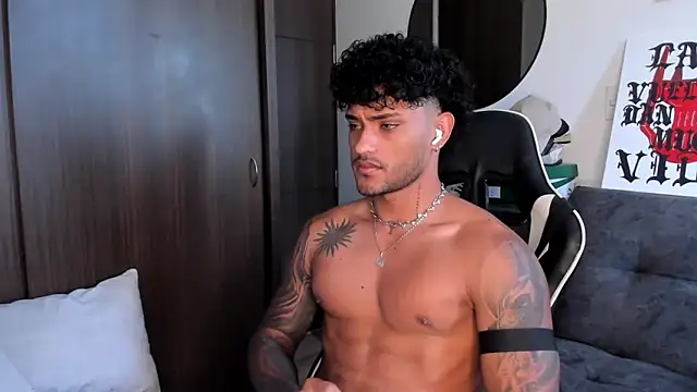 Snapshot of Alessandro_Vanni chatting on September 28, 12:45 pm Alessandro Vanni online show from September 28, 12:45 pm