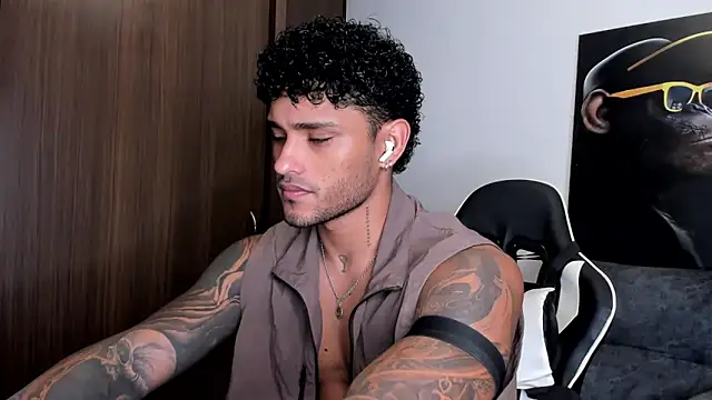 Snapshot of Alessandro_Vanni chatting on March 17, 2:08 am Alessandro Vanni online show from March 17, 2:08 am