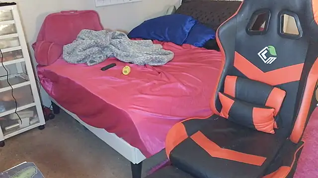 sugahfreeee online show from December 16, 5:33 am