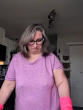 Canadian BBW online show from February 9, 7:45 pm