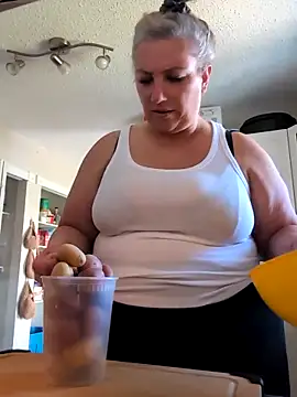 Canadian BBW online show from April 16, 7:47 pm