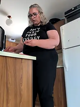 Canadian BBW online show from July 9, 9:47 pm