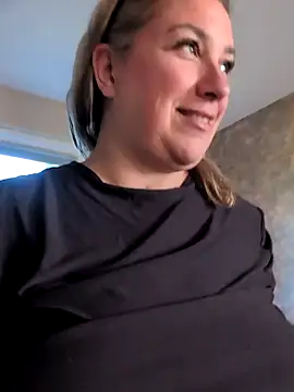 Canadian BBW online show from June 16, 1:33 pm
